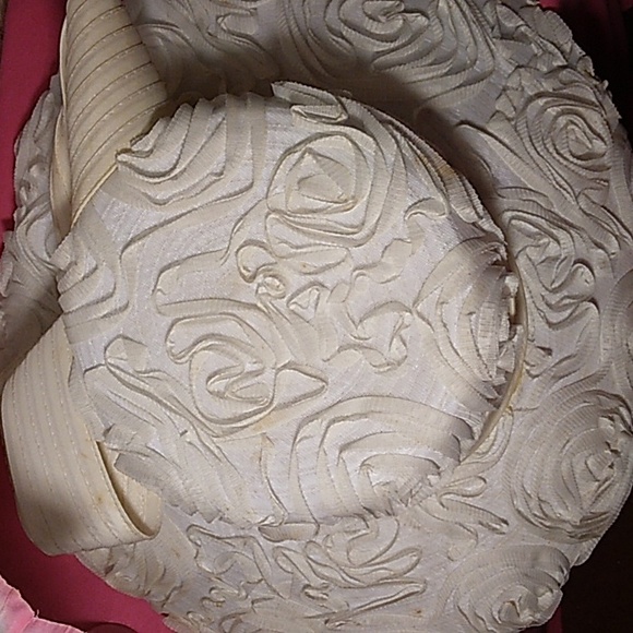 Formal White Hat with Bow - Picture 4 of 4